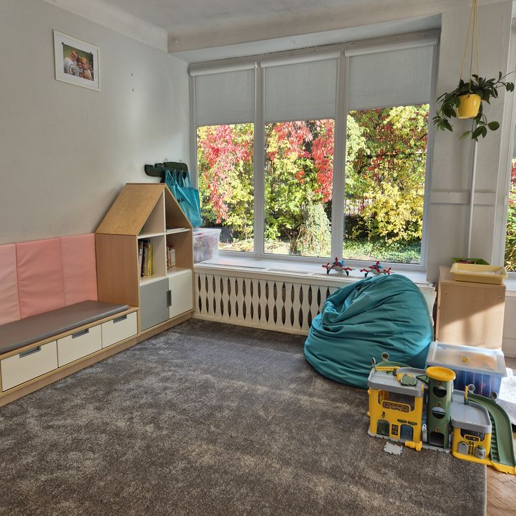 Dzieci z grupy Motylki podczas zabaw edukacyjnych w przedszkolu specjalnym