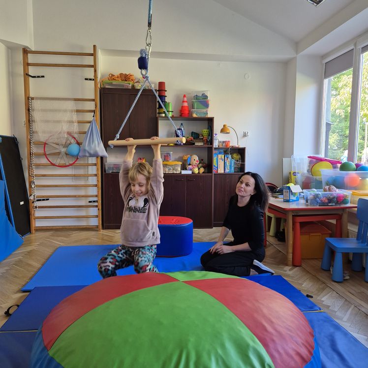 Ćwiczenia równowagi podczas terapii integracji sensorycznej